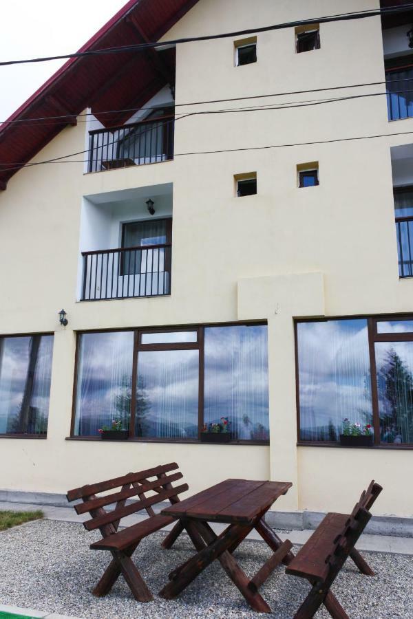 Perla Muntilor Hotell Ranca Exteriör bild