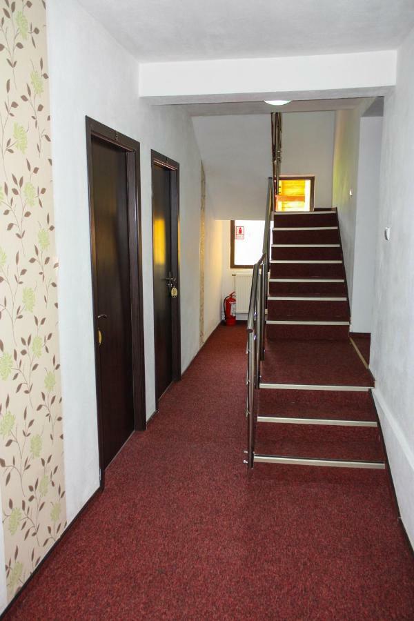 Perla Muntilor Hotell Ranca Exteriör bild